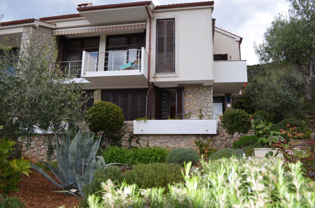 Apartments Palma & Pino Cres Exterior foto